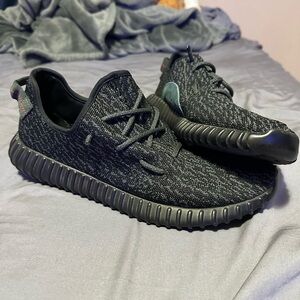 Yeezy 350 pirate black